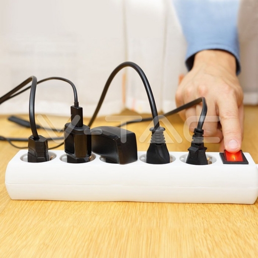 Enchufe 5 tomas con interruptor y cable 1.5m - 10